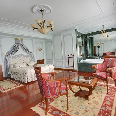 Hotel Pazo De Monterrei 3*
