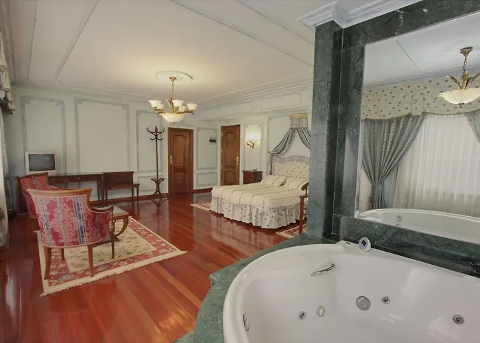 Pazo De Monterrei Otel 3*